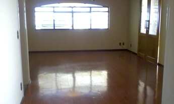 Imagem 3: 3 dormitórios, 3 banheiro, 4 vagas na garagem, 293M² de Área Construída