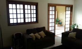 Imagem 4: 3 dormitórios, 1 suítes, 3 banheiro, 2 vagas na garagem, 215M² de Área Construída