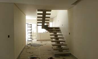 Imagem 2: 3 dormitórios, 3 suíte, 4 banheiro, 2 vagas na garagem, 230M² de Área Construída