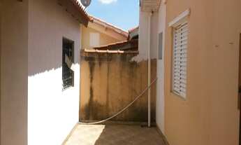 Imagem 2: 2 dormitórios, 1 suítes, 2 vagas na garagem, 64M² de Área Construída, 144M² de Área Total