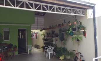 Imagem 2: 3 dormitórios, 1 suítes, 3 banheiro, 5 vagas na garagem