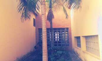 Imagem 2: 4 dormitórios, 2 suíte, 4 banheiro, 2 vagas na garagem, 280M² de Área Construída