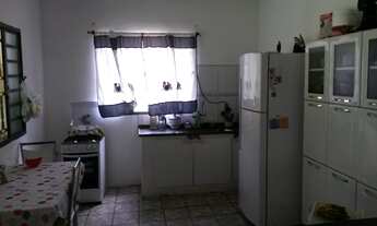 Imagem 2: 2 dormitórios, 1 banheiros, 4 vagas na garagem, 80M² de Área Construída