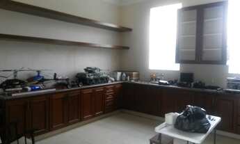 Imagem 2: 3 dormitórios, 3 banheiro, 8 vagas na garagem, 300M² de Área Construída