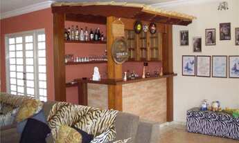 Imagem 7: 3 dormitórios, 1 suítes, 3 banheiro, 4 vagas na garagem, 450M² de Área Construída