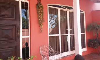 Imagem: 4 dormitórios, 1 suítes, 3 banheiro, 2