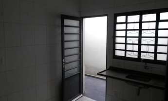 Imagem 6: 3 dormitórios, 1 suítes, 2 banheiro, 2 vagas na garagem, 130M² de Área Construída