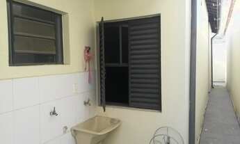 Imagem 2: 3 dormitórios, 1 suítes, 2 banheiro, 2 vagas na garagem, 130M² de Área Construída