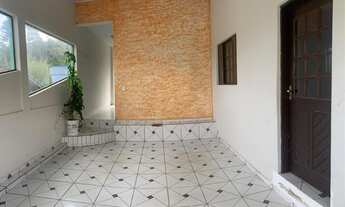 Imagem 2: Imóvel contendo 2 casas com fundo para lago no centro de São Lourenço da Serra