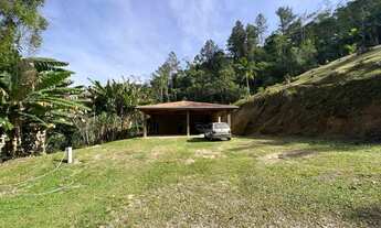 Imagem 5: Sítio em Juquitiba com área de 11,5 alqueires com 3 lagos e piscina