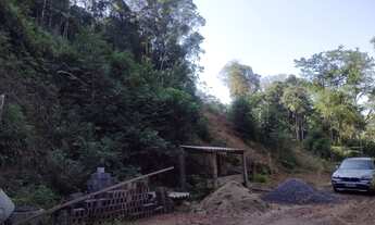 Imagem 2: Terreno em Juquitiba medindo 3.268,00 m² com construção inacabada