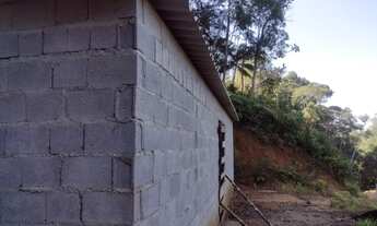 Imagem 5: Terreno em Juquitiba medindo 3.268,00 m² com construção inacabada