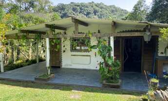 Imagem 4: Sítio em Juquitiba com nascente e lago