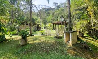 Imagem 6: Sítio em Juquitiba com nascente e lago