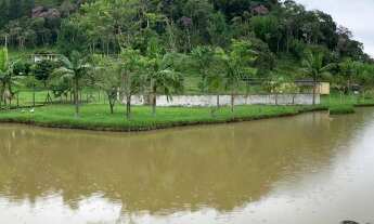 Imagem: Chácara em Juquitiba com piscina e lago