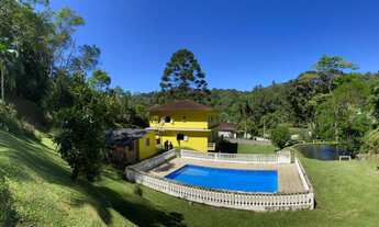 Imagem 3: Chácara em Juquitiba medindo 4.100,00 m² com piscina e lago