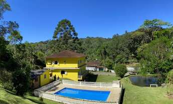 Imagem 2: Chácara em Juquitiba medindo 4.100,00 m² com piscina e lago