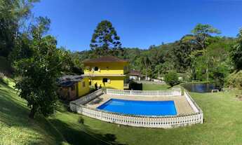 Imagem 5: Chácara em Juquitiba medindo 4.100,00 m² com piscina e lago