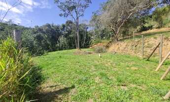 Imagem 5: Terreno em Juquitiba medindo 5.000,00 m² com platô e nascente