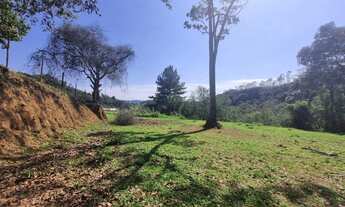 Imagem 3: Terreno em Juquitiba medindo 5.000,00 m² com platô e nascente