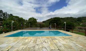 Imagem 2: Chácara em Juquitiba medindo 16.000,00 m² com piscina e 2 lagos