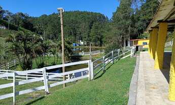 Imagem 2: Sítio em Juquitiba com área de 5,8 alqueires com 4 lagos e piscina