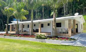 Imagem 6: Venha se encantar com este incrível sítio em Juquitiba, que oferece uma vista panorâmica d