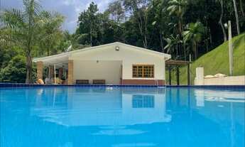 Imagem 3: Venha se encantar com este incrível sítio em Juquitiba, que oferece uma vista panorâmica d