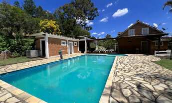 Imagem: Chácara em Juquitiba com piscina e três