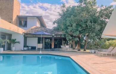 Imagem 7: Mansão em condomínio fechado na Estrada do Cocô, incríveis 5.000m² de terreno, salas ampla