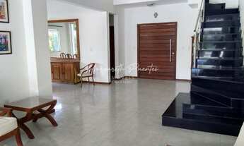 Imagem 7: Casa nascente em condomínio com portaria 24 h e clube na rua principal de Busca Vida, terr