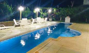 Imagem 4: Casa nascente em condomínio com portaria 24 h e clube na rua principal de Busca Vida, terr