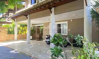 Imagem: Casa solta, em condomínio com portaria