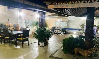 Imagem 7: Casa em Alameda/Rua Fechada, em Vilas do Atlântico, Nascente, 4 Suítes, Piscina e Área Gou