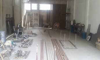 Imagem 6: Excelente galpão com vão livre, com ótima estrutura medindo 10 de frente por 30 de comprim