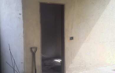 Imagem 8: Excelente galpão com vão livre, com ótima estrutura medindo 10 de frente por 30 de comprim