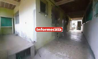 Imagem 3: 2 Casa independentes, a da frente composta de 3 dormitorios, 2 banheiros, atualmente esta