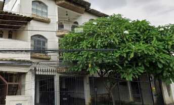 Imagem: Independente com Varanda Quintal 4 Quartos