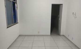 Imagem: Casa térrea em pequena vila totalmente