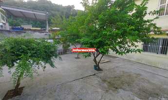 Imagem 2: CASA INDEPENDENTE , COM 4 DORMITORIOS, COZINHA AMPLA, QUINTAL, 3 VAGAS DE GARAGEM , FINO A