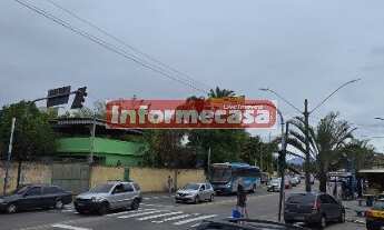 Imagem 3: Galpão Comercial de Alto Padrão para Locação no Centro de Mesquita-RJ: 1 Sala, 2 Banheiros