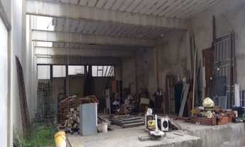 Imagem 3: Excelente galpão com vão livre, com ótima estrutura medindo 10 de frente por 30 de comprim