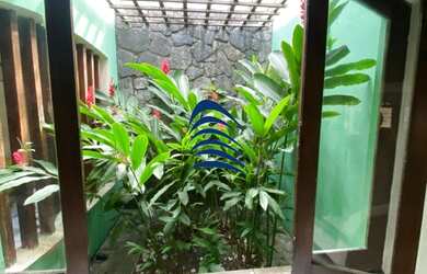 Imagem 2: BELÍSSIMA CASA TÉRREA NO CORAÇÃO DA PITUBA, AVENIDA PAULO VI Rua fechada com portaria 24