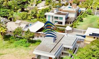 Imagem 2: Casa de Luxo em Guarajuba com 8 Suítes e 320m², Próxima à Praia