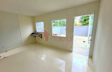 Imagem 3: Casa Linear em Condomínio c/ Quintal, 02 Quartos e Garagem - Heliópolis