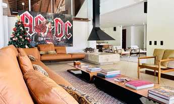 Imagem 3: Casa de Luxo à Venda em Florianópolis-SC: 6 Quartos, 2 Suítes, 3 Salas, 5 Banheiros, 4 Vag