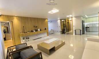 Imagem 2: Apartamento de Luxo no Centro de Florianópolis-SC: 4 Quartos, 2 Suítes, 2 Salas, 4 Banheir