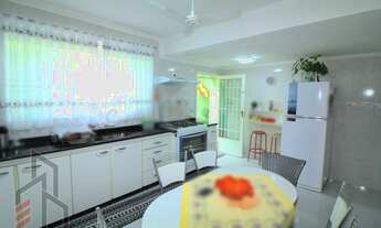 Imagem 6: 4 dormitórios, 1 suítes, 4 banheiro, 2 vagas na garagem, 200M² de Área Construída