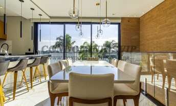 Imagem: Casa de Luxo em Condomínio à Venda em