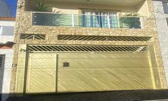 Imagem: SOBRADO 03 DORMITÓRIOS 01 SUÍTE E 04 VAGAS